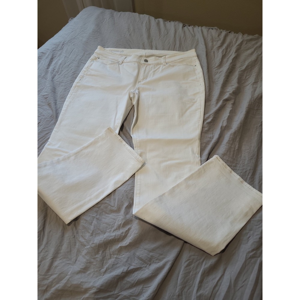 ANN Taylor Women SZ 14 Modern Fit White Classic Jean White Denim, five pocket